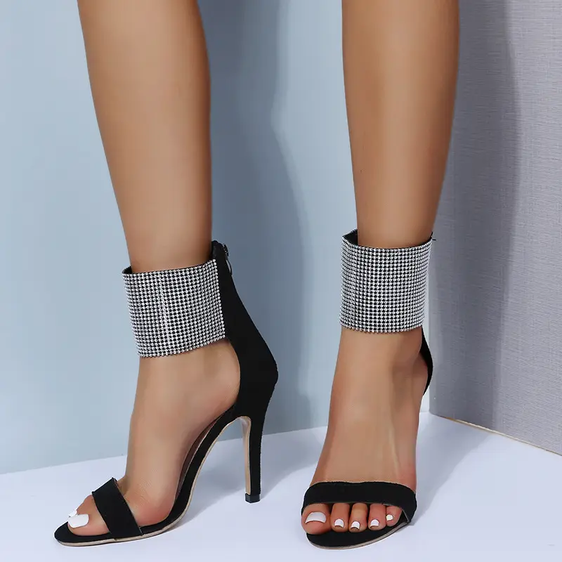 Quites รองเท้าแตะส้นสูงเจาะแถวขนาดพลัสไซส์2024สำหรับผู้หญิงรองเท้าส้นสูงเปิดนิ้วเท้าสำหรับงานปาร์ตี้