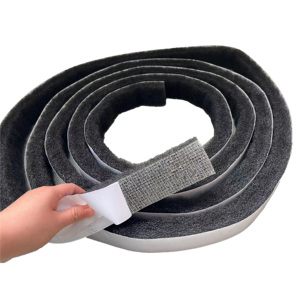 Rouleau de mousse filtrante à cellules ouvertes pour la ventilation des crêtes de toiture métalliques, avec structure en filet et fermetures en mousse pour l'étanchéité - Product Image 4