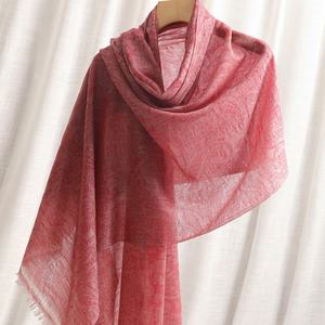 Chal de cachemira jacquard ligero de alta densidad, bordado de satén, pañuelo liso para mujer, novedad primavera 2024, venta al por mayor de fábrica - Product Image 4