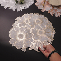 Nouveau Set de Table Rond en PVC Doré et Argenté en Forme de Fleur, Résistant à la Chaleur, Isolant Thermique pour Noël, Restaurant et Décoration Intérieure