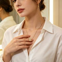 Collier avec pendentif initial en or, simple, 26 lettres, accessoire personnalisé pour les rendez-vous, les fêtes et les tenues quotidiennes