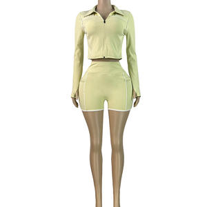 Completo da donna 2 pezzi: giacca <span class=keywords><strong>con</strong></span> foro per il pollice e pantaloncini aderenti, ideale per palestra, yoga, jogging. <span class=keywords><strong>Tuta</strong></span> sportiva da donna <span class=keywords><strong>con</strong></span> <span class=keywords><strong>tasche</strong></span>. - Product Image 3