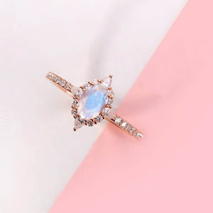 แหวนหมั้นเงินแท้ 925 ชุบทองคำสีโรสโกลด์ ประดับด้วยมูนสโตนสีน้ำเงินทรงรี รุ่นใหม่ล่าสุด - Product Image 2