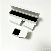 Boîte d'emballage en papier magnétique blanche pour bijoux, tailles personnalisées, avec insert en mousse de velours