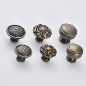 Pomo de cajón de bronce antiguo estilo europeo, tirador redondo de aleación de zinc para gabinete, tirador de mueble <span class=keywords><strong>vintage</strong></span> envejecido de un solo orificio - Product Image 1