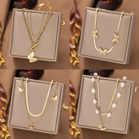 Kalung Rantai Kuba Emas Vintage Baru Berlapis Baja Anti Karat dengan Liontin Koin Kupu-kupu dan Rumbai Mutiara untuk Wanita