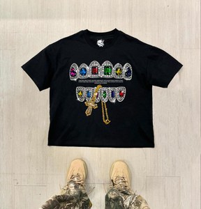 T-shirt Boxy Oversize per Bambini con Stampa Grafica a Catena a Croce Custom Grillz, Stile Y2K Streetwear, Manica Corta, 100% Cotone Jersey, Logo Stampato Frontale - Product Image 3