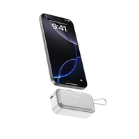 Affichage LED à charge rapide à deux sorties personnalisable Chargeur portable Banques d'alimentation de petite taille Support intégré