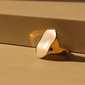 Chris April Fashion Jewelry Luxury PVD Gold Plated 316L Stainless Steel Irregular Shape Shell Ring Jewelry
