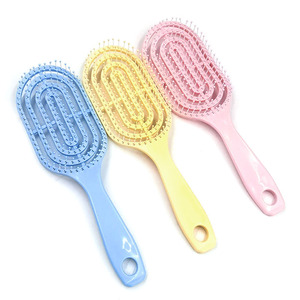 This is a bouncy, high-top hair <b>comb</b> for young women, a massage <b>comb</b> for home use, a large curved <b>comb</b> with a hollowed-out arc - Product Image 1