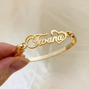 <span class=keywords><strong>Bracciale</strong></span> QiuHan OEM personalizzato in acciaio inossidabile placcato <span class=keywords><strong>oro</strong></span> 18 carati con nome e cuore, <span class=keywords><strong>bracciale</strong></span> personalizzato per bambini, regalo di gioielleria personalizzata - Product Image 4