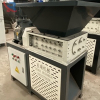 Mini broyeur compact et portable pour petits déchets plastiques, équipement de traitement des déchets plastiques pour laboratoire et usine