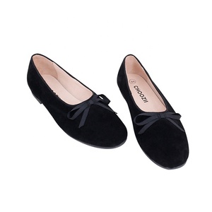 Nouveau design de chaussures plates pour femmes à tige en cuir suédé noir vente en gros - Product Image 4