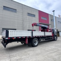 Camion-grue Isuzu FVR GIGA avec grue à bras droit à 4 sections de 8 tonnes, grue montée sur camion à plateau
