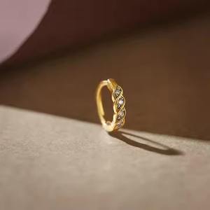 Bague de nez de mariage éternité en or jaune 14Kt Style vintage clouté avec des bijoux élégants en diamant de laboratoire rond unique pour les femmes - Product Image 4