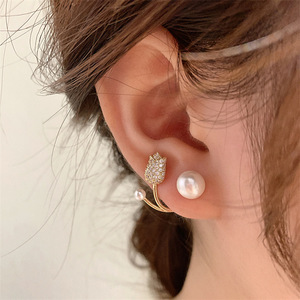 Nouvelles Boucles d'Oreilles Fleur de Perle Tulipe Coréenne Luxe Léger Tendance 2025 pour Femmes - Product Image 4