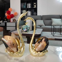 Sculptures modernes en résine de cygne blanc Statues d'animaux Coquillage de mer Œuvres d'art décoratives Figurine d'oiseaux d'amour pour les couples Cadeaux de mariage
