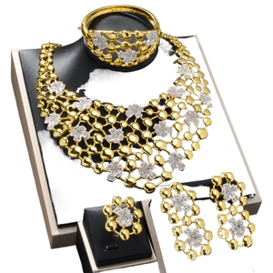 Ensemble de bijoux modernes en or 18 carats avec collier, boucles d'oreilles, bracelet et bague, coffret cadeau de luxe complet pour femmes - Product Image 2