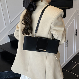 <strong>Red</strong> New Popular Classic Pu Leather Women's Tote Bag Luxury Design Tote Bag High Quality Factory Design <strong>Handbags</strong> - Product Image 3