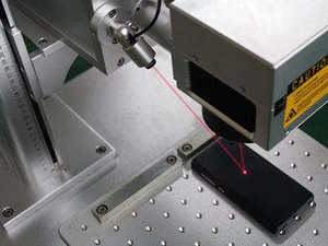 Machine de gravure laser haute précision LUCAN TECHNO 200W multi-tension pour métal et non-métal, fibre, CO2, UV, garantie 1 an, personnalisable - Product Image 4