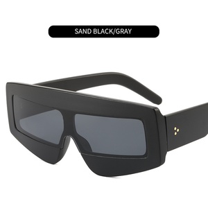 Gafas de Sol Unisex Y2K Futuristas con Logotipo Personalizado, Lentes de una Pieza con Gradiente UV400, Estilo Moderno y Distintivo - Product Image 3