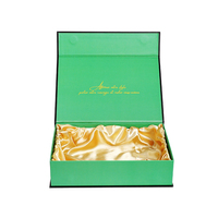 Caja de Empaque Magnética Negra Personalizada con Logotipo para Extensiones de Cabello, con Interior Verde y Forro de Satén Dorado, Caja Rígida para Regalo de Pelucas
