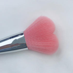 Pinceau de maquillage en éventail en forme de coeur rose amour avec pour le contour du visage Blush correcteur doux manche en fibre synthétique utilisé crayon à lèvres - Product Image 4