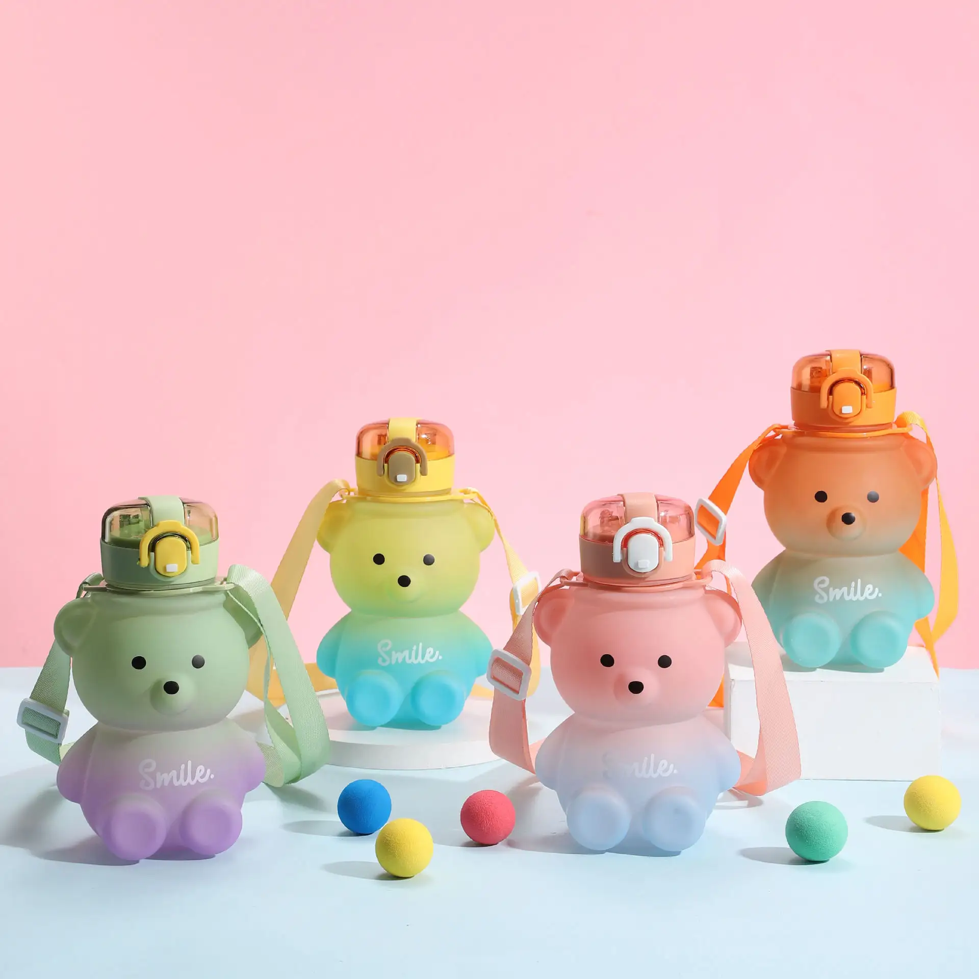 800ml 새로운 2022 귀여운 그라데이션 컬러 곰 물병 어린이 휴대용 병 곰 플라스틱 물병 컵 밀짚 테이프