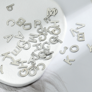 จี้ตัวอักษรขายส่งสำหรับทำเครื่องประดับ DIY สำหรับสร้อยคอ สร้อยข้อมือ สร้อยข้อเท้า จี้ตัวอักษรสเตนเลสสตีล - Product Image 2