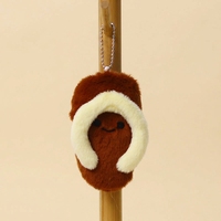 En gros, Mini pantoufle mignonne en peluche, pendentif porte-clés, poupée personnalisée, chaussure en peluche douce pour boutiques de cadeaux et prix de machines à griffes