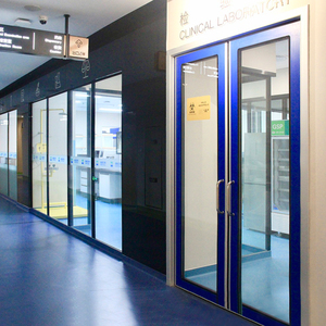 Puerta Moderna de Vidrio Batiente para Cuarto Limpio, con Marco de Aluminio Hermético, para Hospitales, Laboratorios, Industria Farmacéutica, Cuartos Limpios GMP y Centros Comerciales - Product Image 1