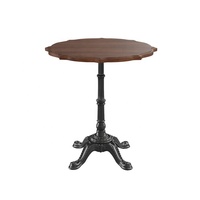 Ensemble de tables et chaises de restaurant en bois massif de style médiéval, avec des cadres en métal, pour la décoration de restaurants, cafés, hôtels et salles à manger