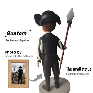 Statuetta personalizzata in argilla con immagine del personaggio per il suo anniversario - Product Image 2