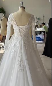 <span class=keywords><strong>2025</strong></span> Tùy Chỉnh Phi Wedding Dress Dài Tay Áo Thanh Lịch Ren Backless Gown Với Mềm Tulle Train Ngà Trắng Bridal Gown - Product Image 4