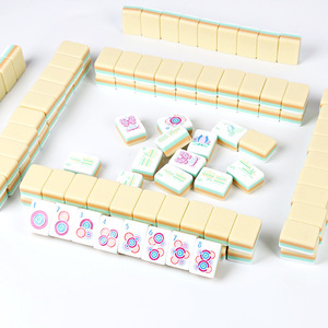 Mahjong Américain Jaune de Divertissement à Quatre Couches en Acrylique Coloré, Assemblé à la Main pour le Loisir - Product Image 3