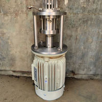 Tête de mélange à cisaillement vertical avec moteur électrique pour la production d'adhésifs et de produits chimiques