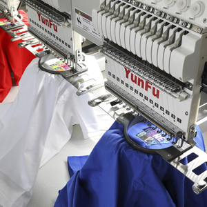 Machine à broder industrielle à 4 têtes, haute vitesse, système Dahao stable, multicolores, pour <span class=keywords><strong>ligne</strong></span> de production de vêtements - Product Image 2