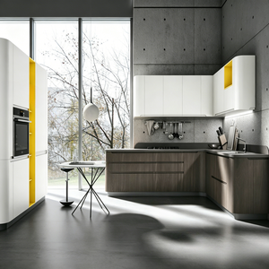 Meubles de cuisine contemporains gris clair sans poignées avec portes vitrées, <span class=keywords><strong>four</strong></span> encastré et aménagement ouvert pour la salle à manger - Product Image 3