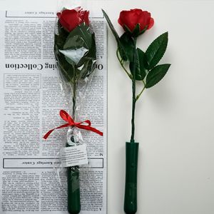 Regalos Románticos para el Día de San Valentín, Rosa de Plástico con Luz LED - Product Image 4