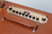 Enceinte en Bois Rétro avec Crossover Audio Trois Voies, Prise en Charge USB et Microphone Sans Fil, Entrées AUX/Guitare pour Karaoké et Fêtes