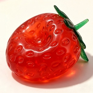 Juguete antiestrés de fresa de 7 cm con crema de vaselina y aceite de coco, juguete blando de TPR ultrafino que no se recupera, bola de fruta para aliviar el estrés - Product Image 1