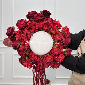 Arreglo Floral de 40 cm con Bola de Flores Artificiales de Borgoña de Moda 2026, Mezcla de <span class=keywords><strong>Rosas</strong></span> Rojas, Anturios y Amaranto Colgante - Product Image 5