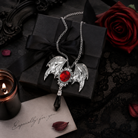 Collier Pendentif Gothique Aile de Chauve-Souris avec Pierre Rouge, en Alliage Plaqué Argent Antique et Cristal Noir, Bijou Statement pour Femme, Cadeau