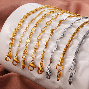 สร้อยคอเรขาคณิตสำหรับผู้หญิง ดีไซน์ยุโรปอเมริกัน ชุบทอง 18k สร้อยสแตนเลสสตีล ชุดเครื่องประดับ - Product Image 3