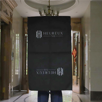 Housse de costume anti-poussière en non-tissé avec logo personnalisé, pliable, suspendue, réutilisable