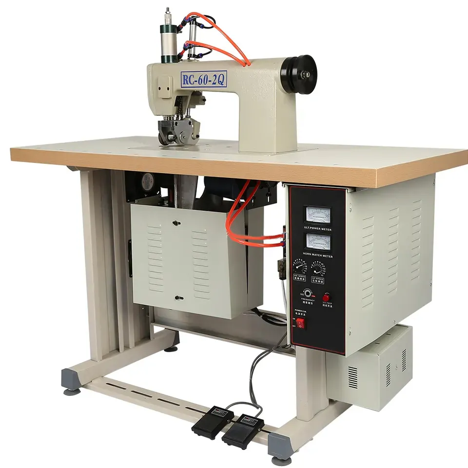 Machine à coudre les tissus non tissés par ultrasons pour gaufrer la décoration florale