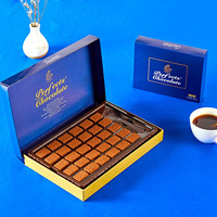 Boîte d'emballage en papier kraft personnalisée pour les fiançailles en amour friandises à la fraise chocolat doux gaufré avec crème pour le visage