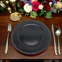 Assiette de présentation noire classique de 13 pouces, motif végétal peint à la main, avec vaisselle en plastique pour la décoration de fête