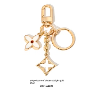 Fashionable Metal Clover Keychain, Cute Flower Bag Pendant, <strong>Small</strong> <strong>Gift</strong> - Product Image 6