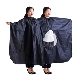 Logo personnalisé de haute qualité imperméable avec <span class=keywords><strong>fenêtre</strong></span> Cape de coupe de cheveux en polyester Capes de salon Cape de barbier rouge pongé - Product Image 1